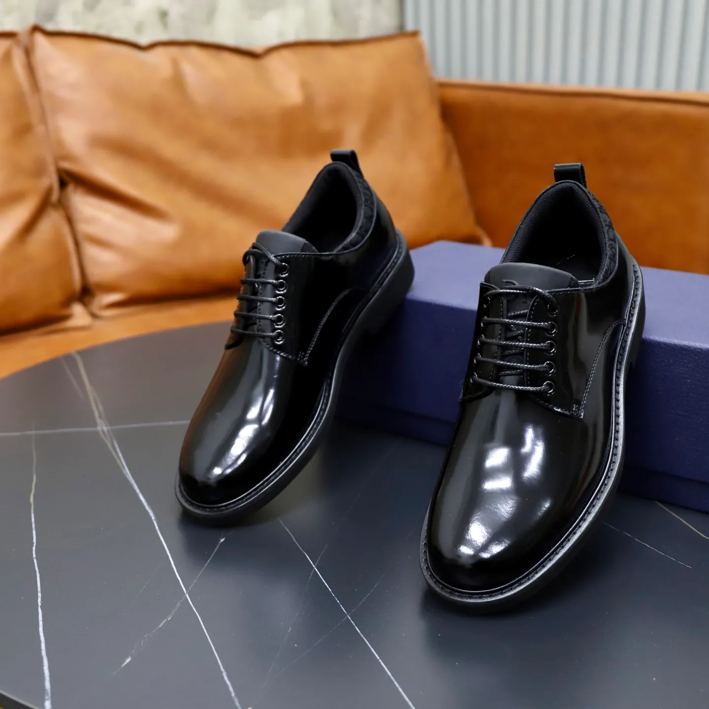 Factory price: 640💰Top original order Brand: Dior DIOR Standard code: Men's size 39-44 (38/45/can be customized) Grade: Same style as the official website Original order quality Material: Original cowhide Water-dyed cowhide lining Original distinguished outsole Style category: Men's fashionable casual leather shoes Distinguished big-name luxury elements top luxury Color: Color of the actual picture